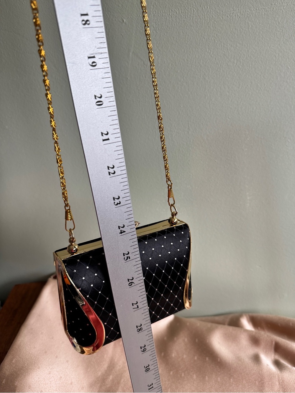 Elegant Black Evening Clutch Bag with Gold Chain - Picture 6 of 10